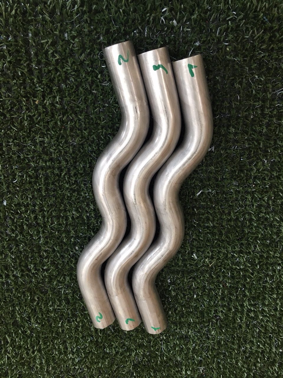 For the hydroforming of short lenght pipes, one good solution is to hydroform a snake!
